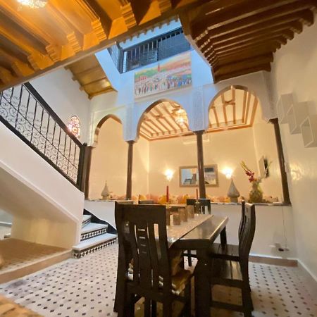 Un Riad Pour Se Divertir En Famille & Se Detendre Marrakesh Bagian luar foto