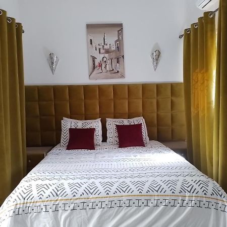 Un Riad Pour Se Divertir En Famille & Se Detendre Marrakesh Bagian luar foto
