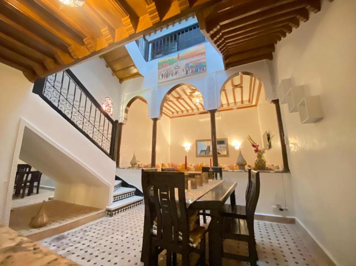 Un Riad Pour Se Divertir En Famille & Se Detendre Marrakesh Bagian luar foto